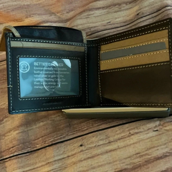 🎉🎉HOST PICK🎉🎉Timberland Genuine Leather Passcase Wallet, NWT - Picture 5 of 8